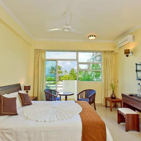 Crystal Beach Inn Malé Extérieur photo