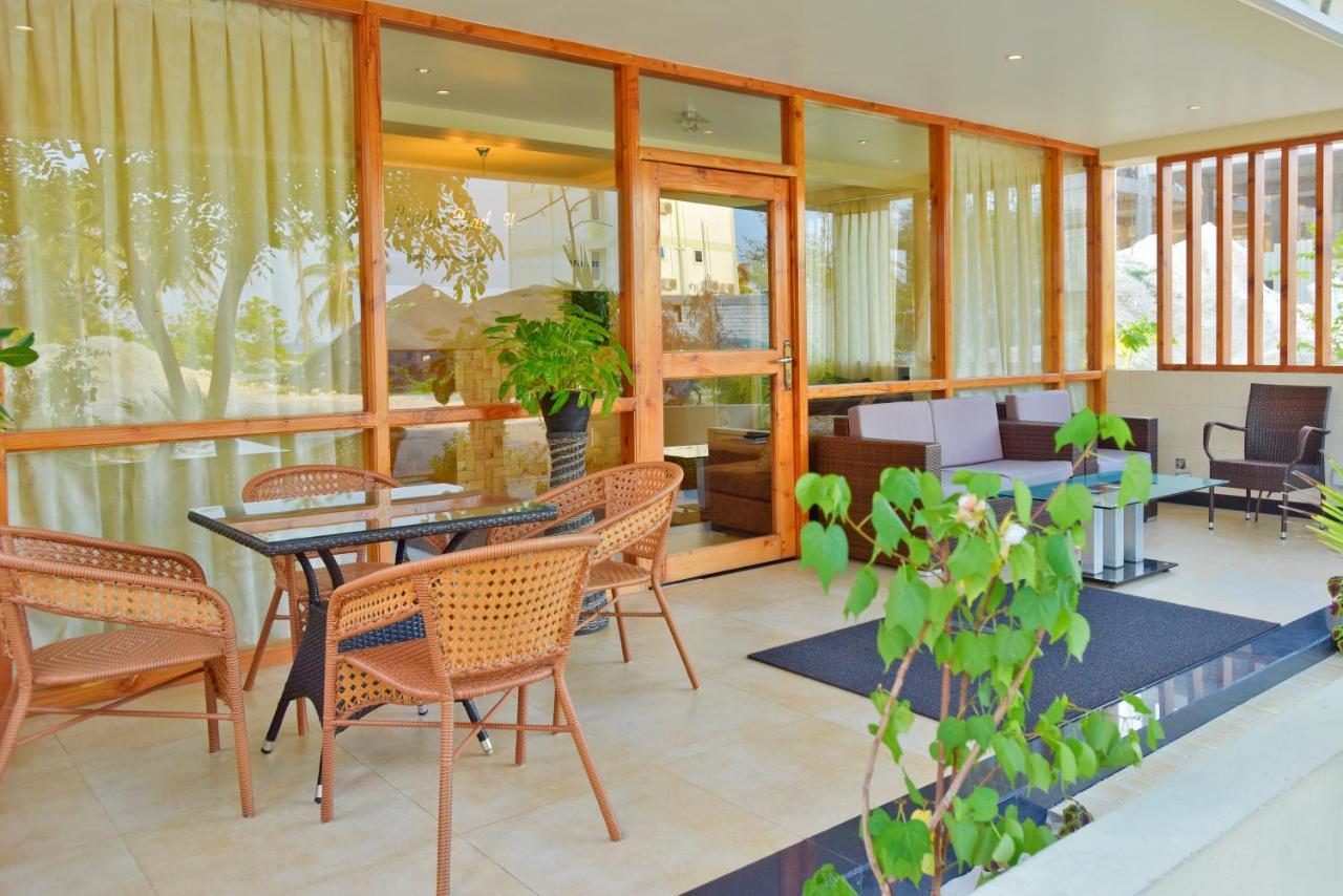 Crystal Beach Inn Malé Extérieur photo