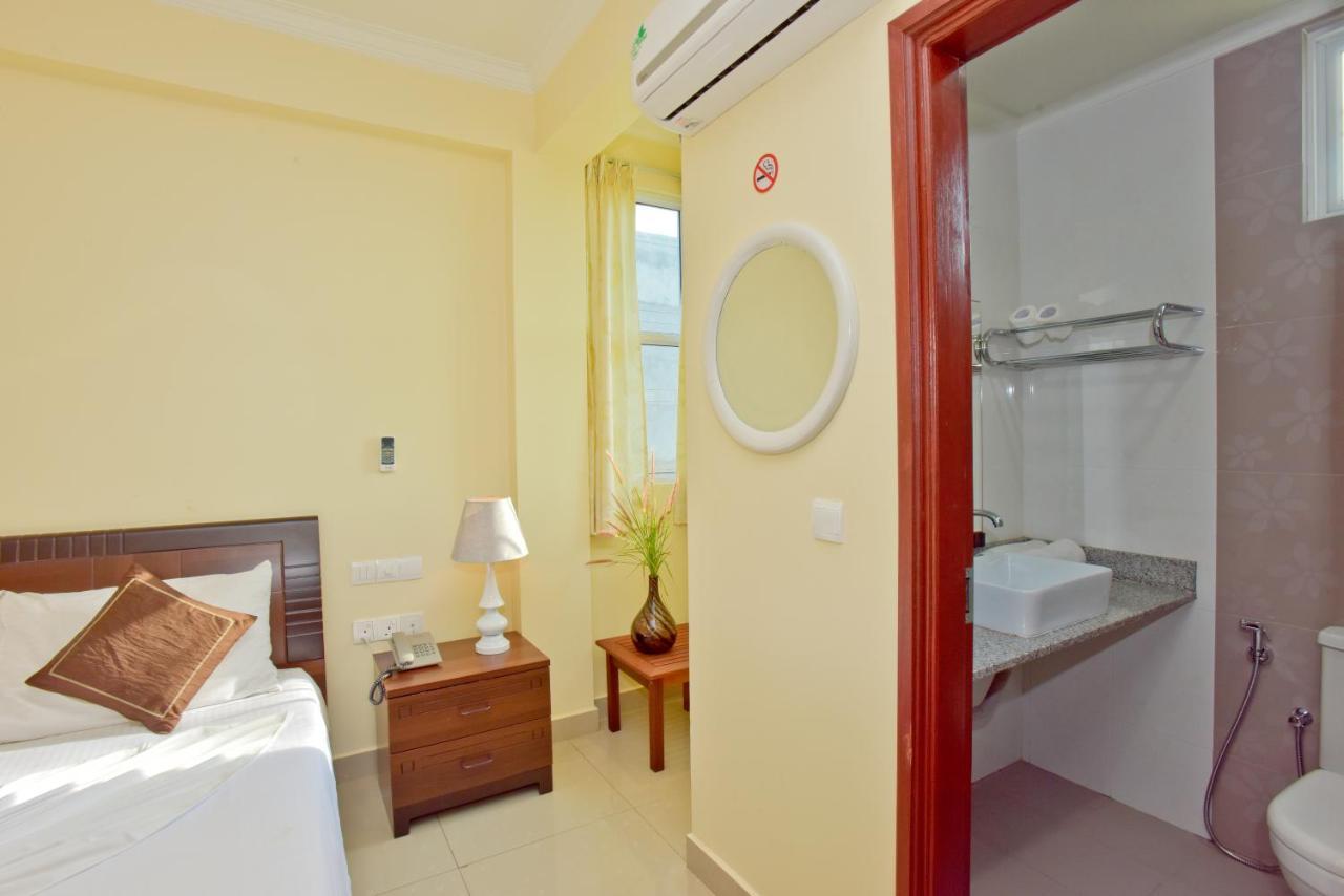 Crystal Beach Inn Malé Extérieur photo