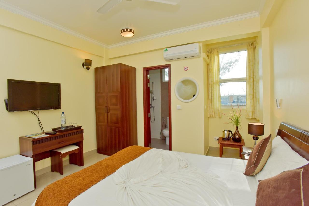 Crystal Beach Inn Malé Extérieur photo